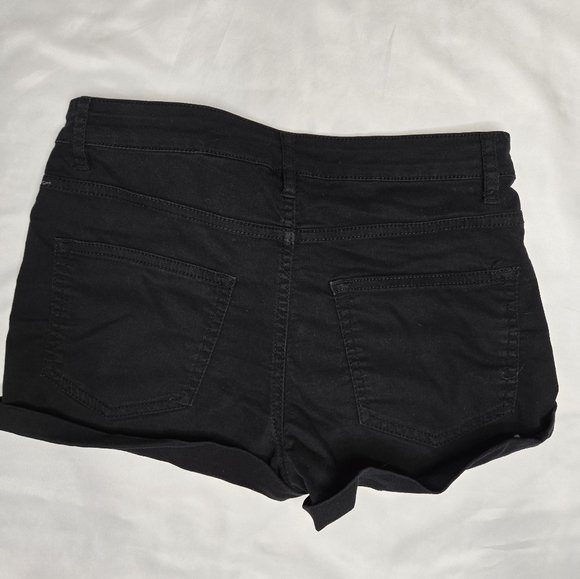 H&M Black Denim Shorts Size 6 – Classic Everyday Style - Picture 5 of 6